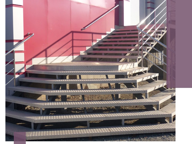 Лестницы для магазина в Топках — изготовление и монтаж