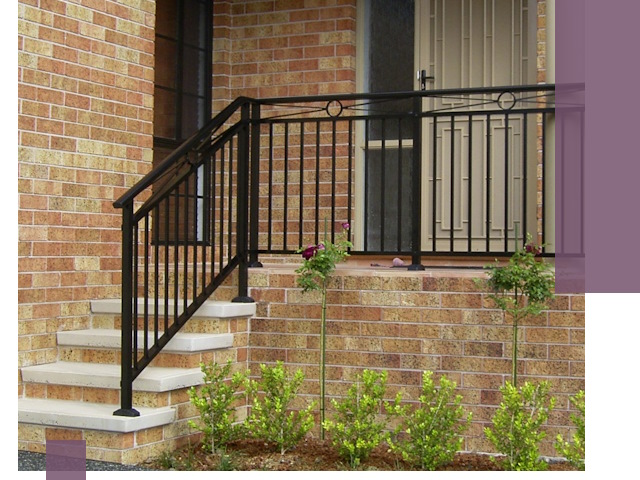 Уличные перила из металла под ключ в Топках