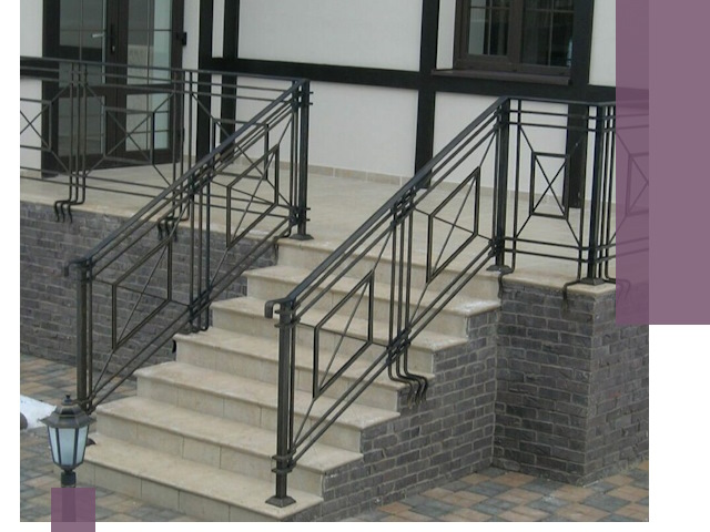 Перила для крыльца в Топках — монтаж, изготовление и установка