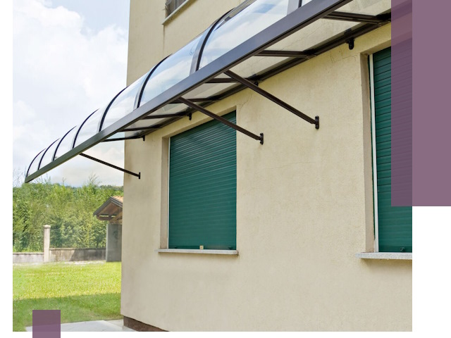 Козырьки над окнами в Топках — изготовление и монтаж по выгоде